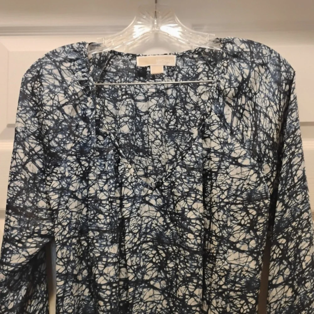 Michael Kors Long Sleeve Abstract Print Blue and White Blouse Size L